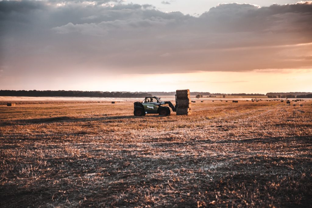 Loading of straw on the car in the field
